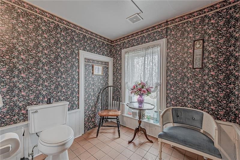 1892 Mcclellandtown Rd, Masontown, PA 15461