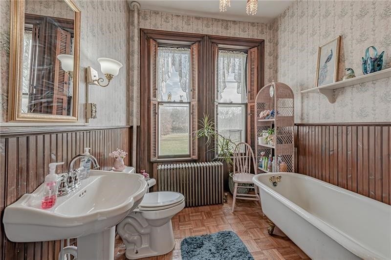 1892 Mcclellandtown Rd, Masontown, PA 15461