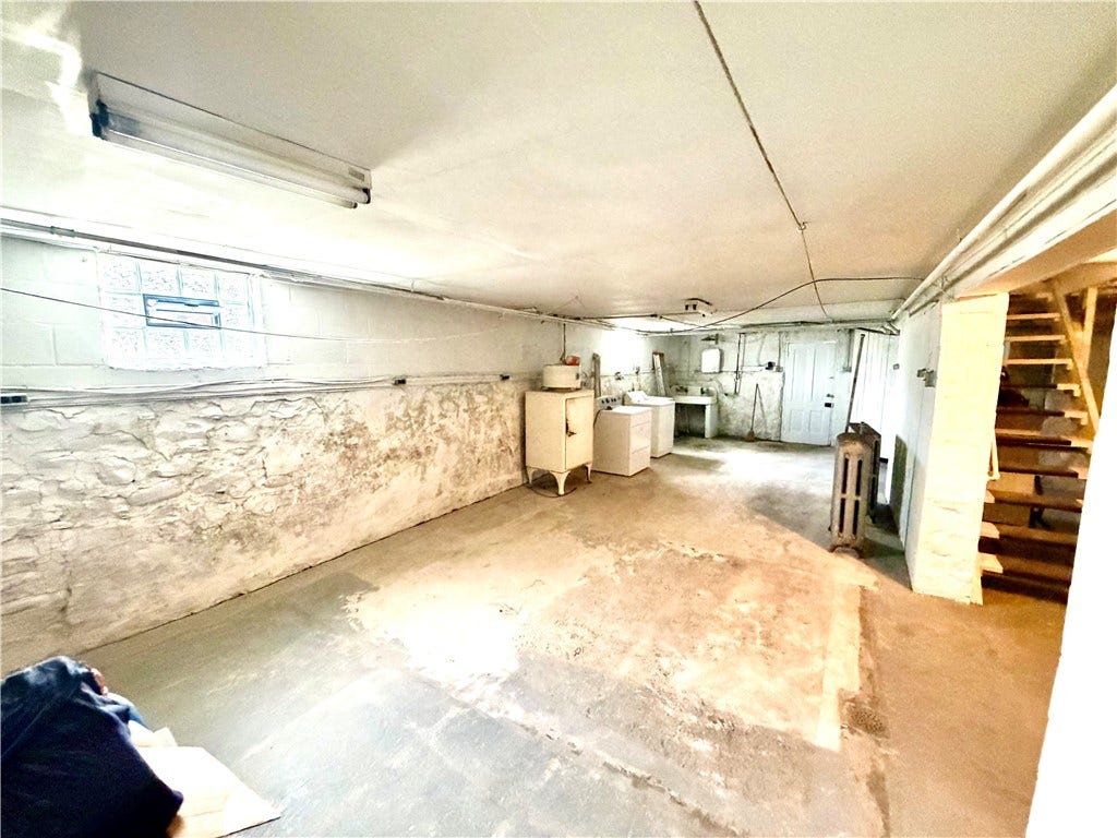 1412 W Crawford Ave, Connellsville, PA 15425