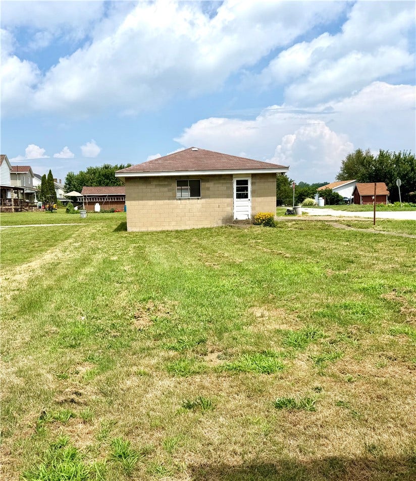 1412 W Crawford Ave, Connellsville, PA 15425
