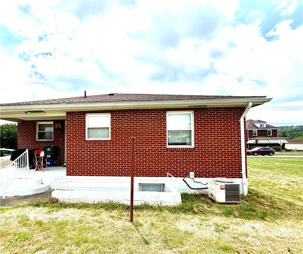 1412 W Crawford Ave, Connellsville, PA 15425