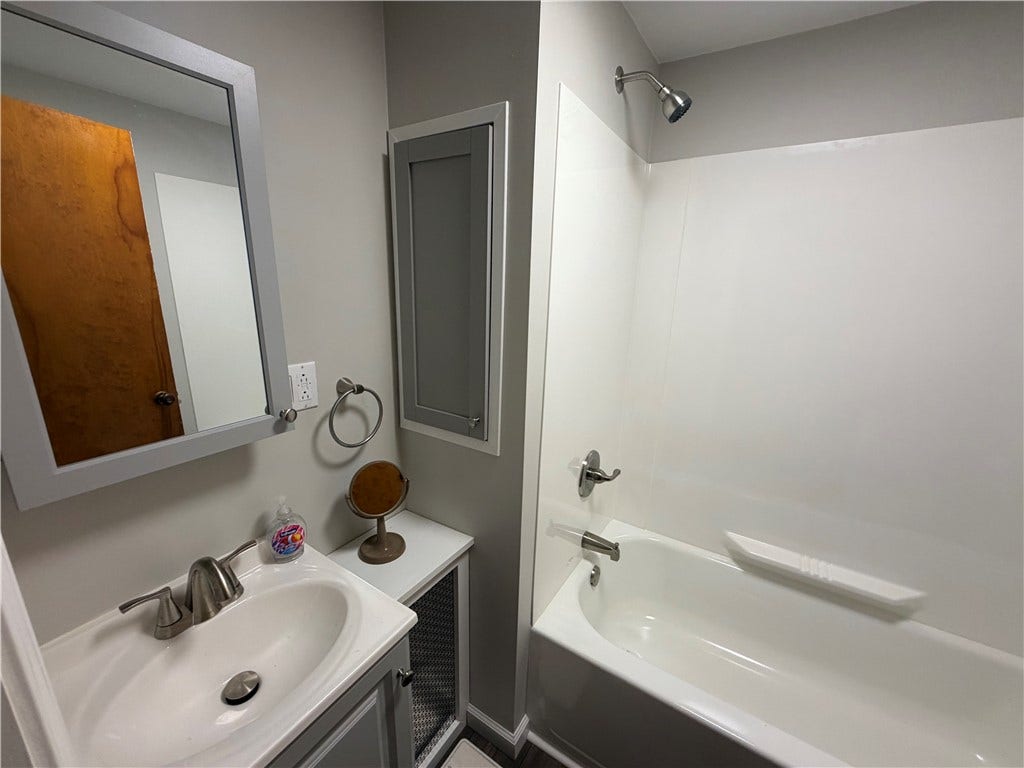 1412 W Crawford Ave, Connellsville, PA 15425