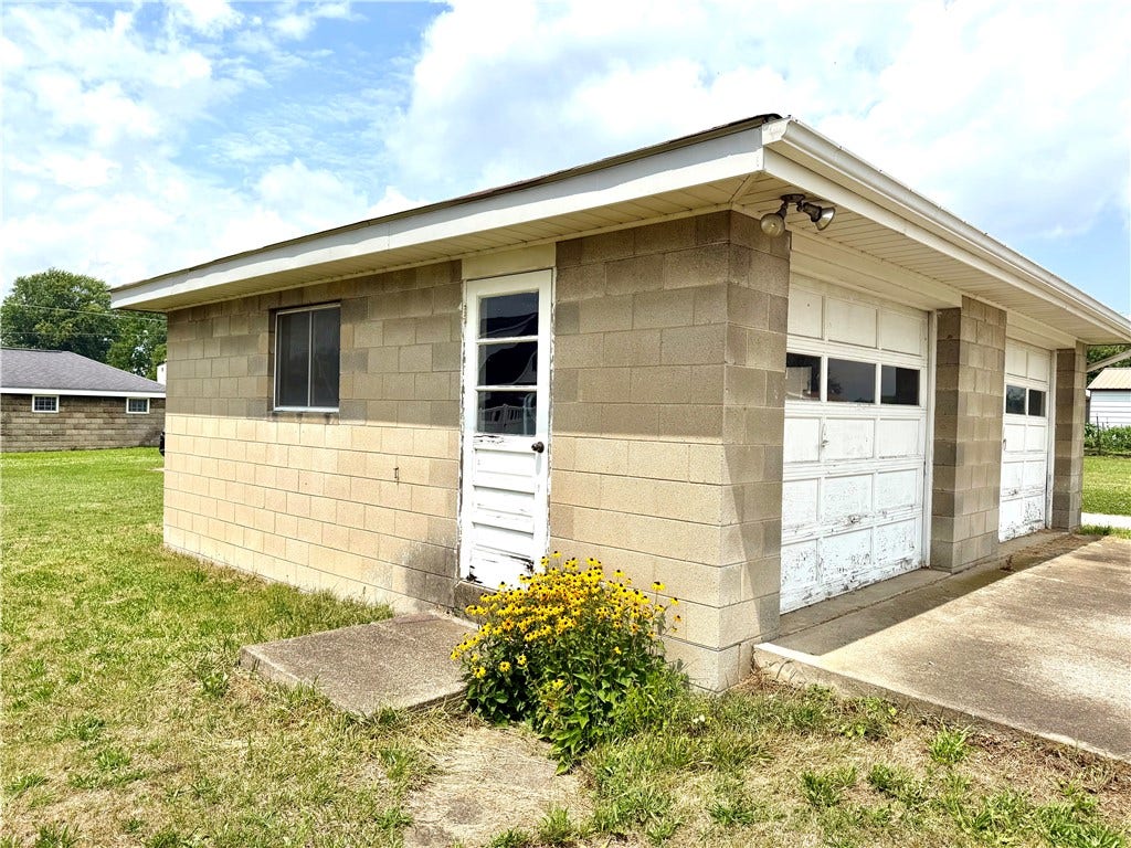 1412 W Crawford Ave, Connellsville, PA 15425