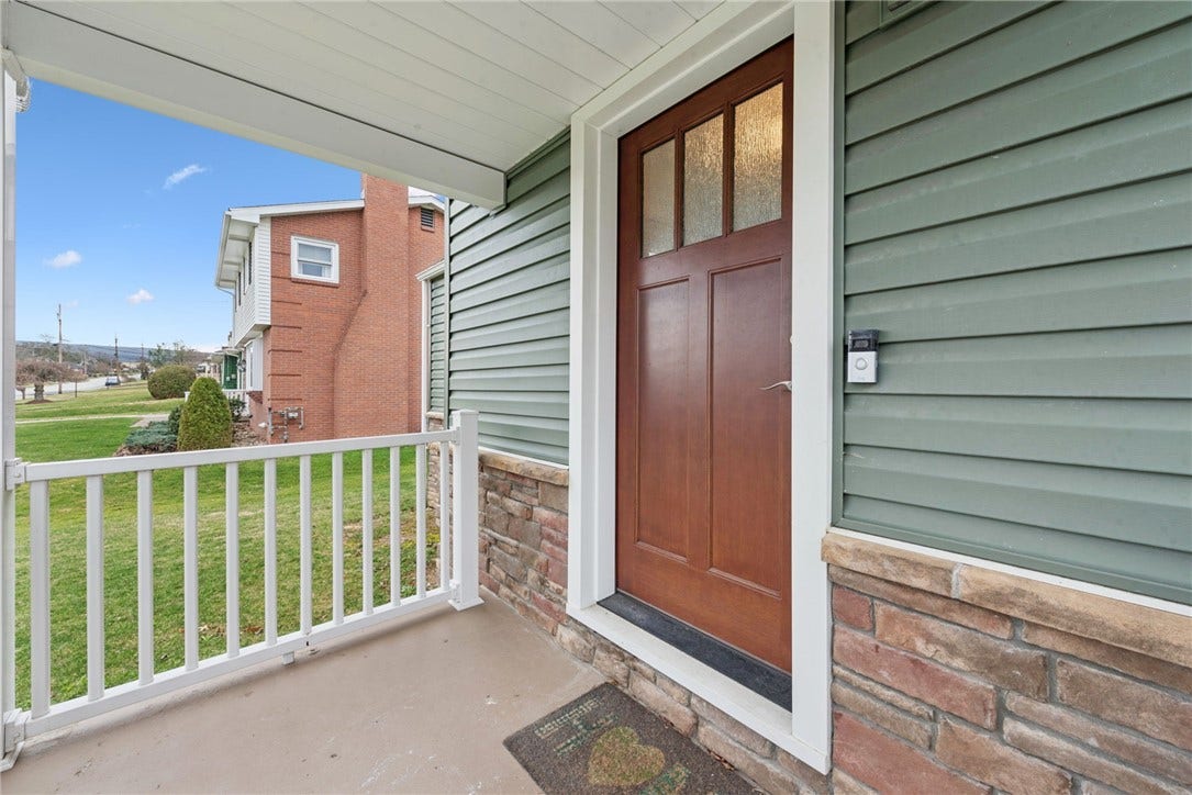1521 Woodlawn Dr, Latrobe, PA 15650