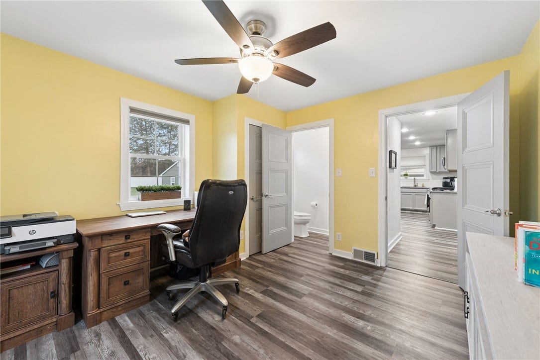 1521 Woodlawn Dr, Latrobe, PA 15650