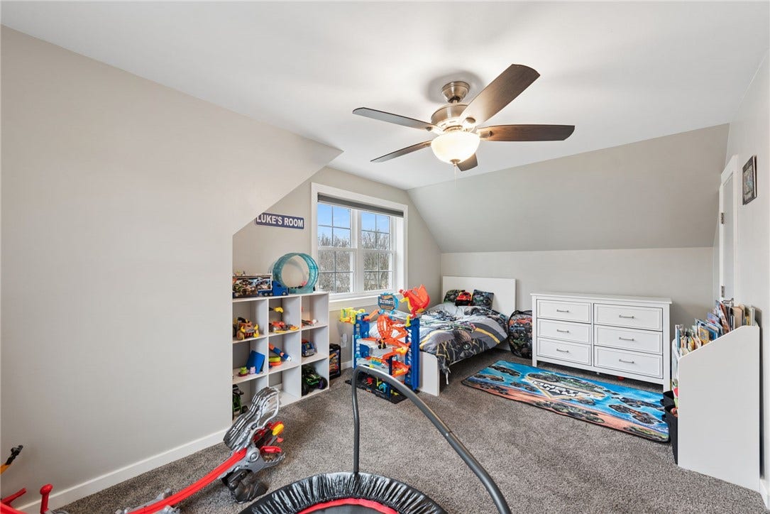 1521 Woodlawn Dr, Latrobe, PA 15650