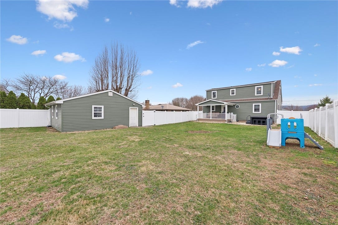 1521 Woodlawn Dr, Latrobe, PA 15650