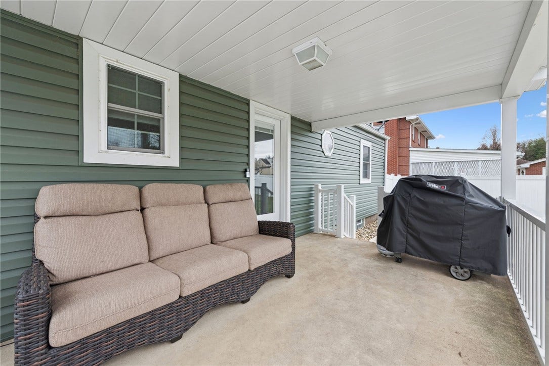 1521 Woodlawn Dr, Latrobe, PA 15650