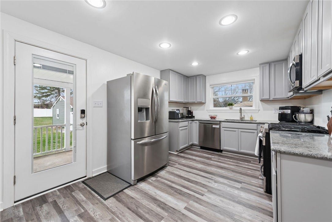 1521 Woodlawn Dr, Latrobe, PA 15650