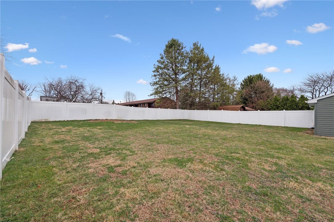 1521 Woodlawn Dr, Latrobe, PA 15650