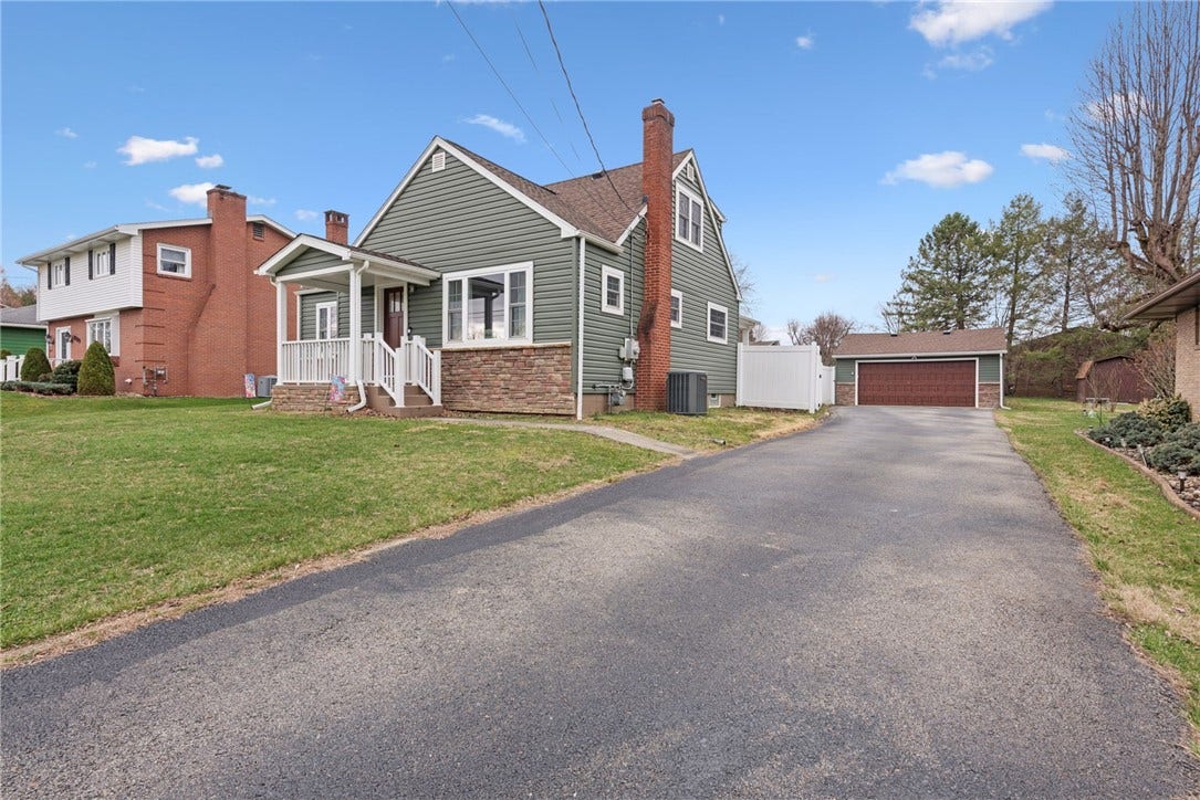 1521 Woodlawn Dr, Latrobe, PA 15650