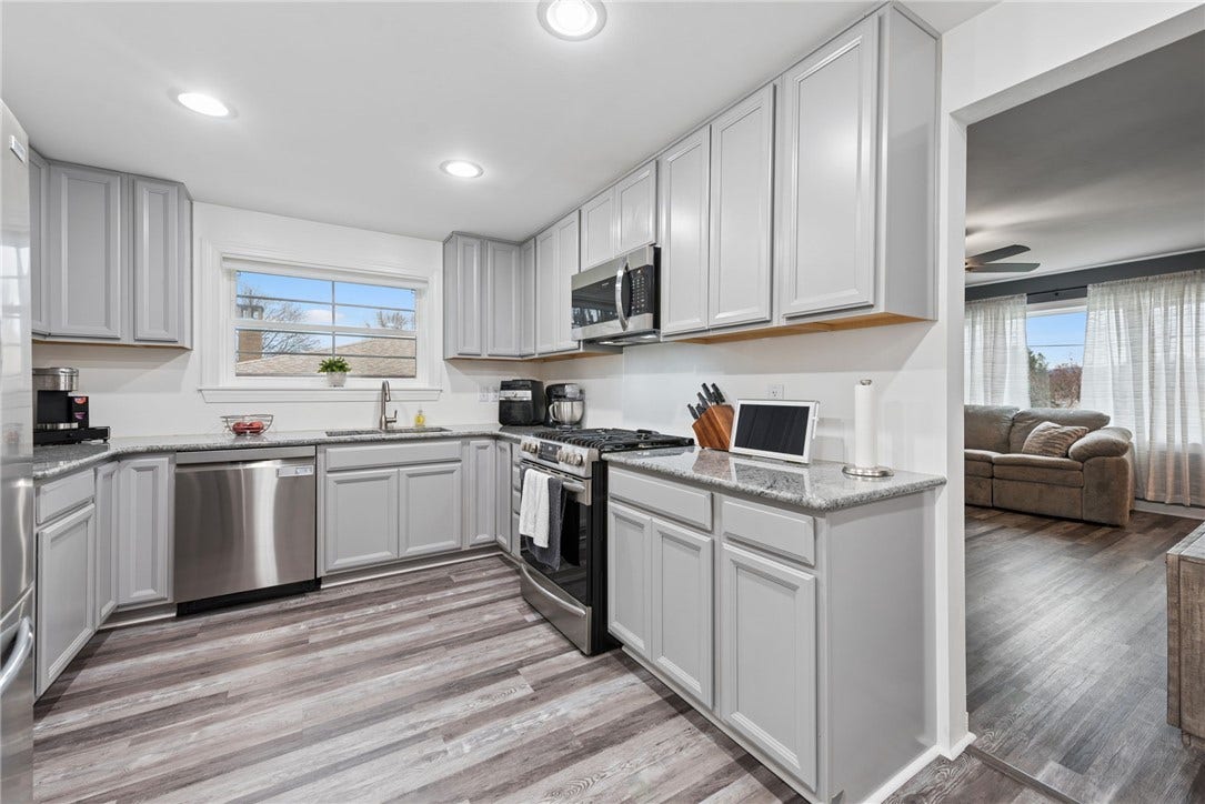 1521 Woodlawn Dr, Latrobe, PA 15650