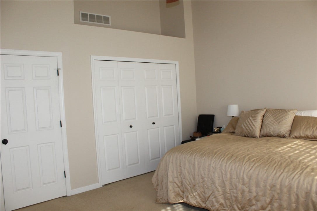 2011 Trail Side Ct, Jeannette, PA 15644