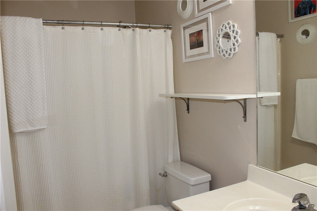 2011 Trail Side Ct, Jeannette, PA 15644