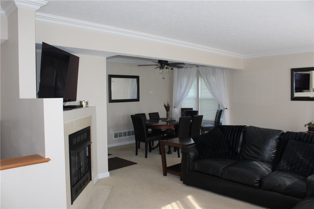 2011 Trail Side Ct, Jeannette, PA 15644