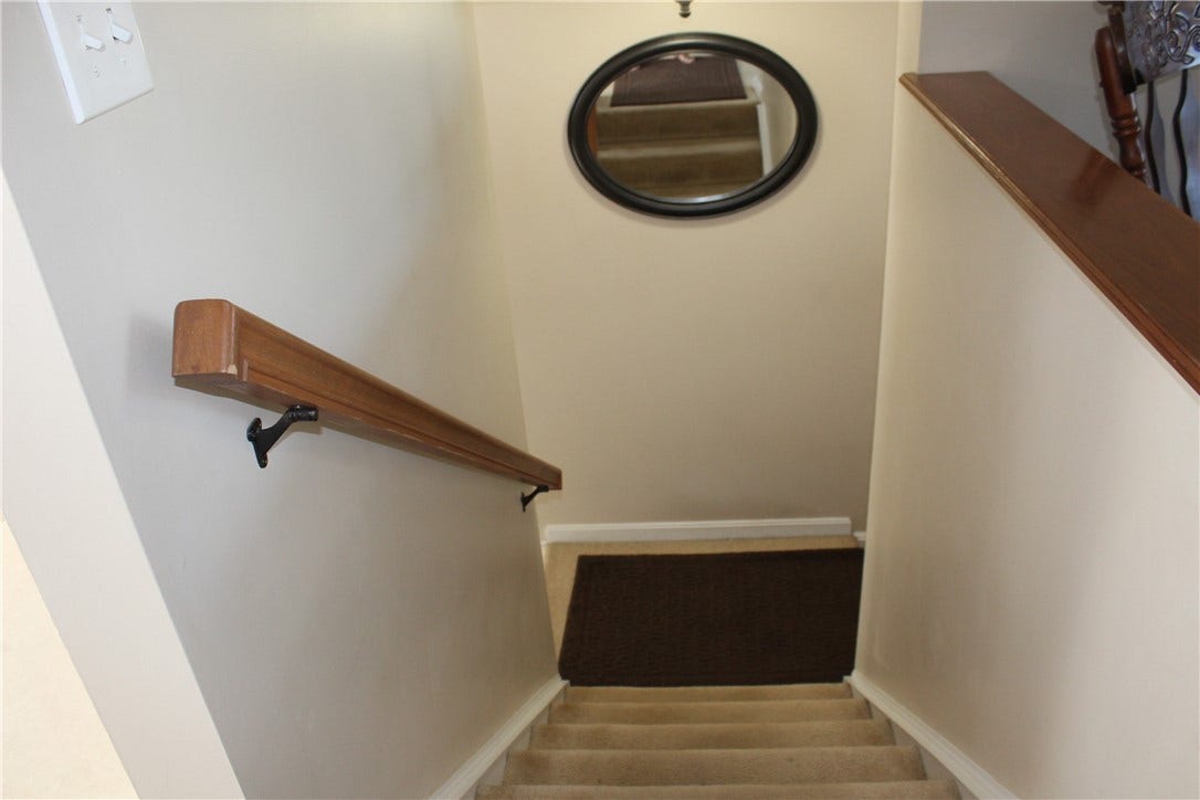 2011 Trail Side Ct, Jeannette, PA 15644