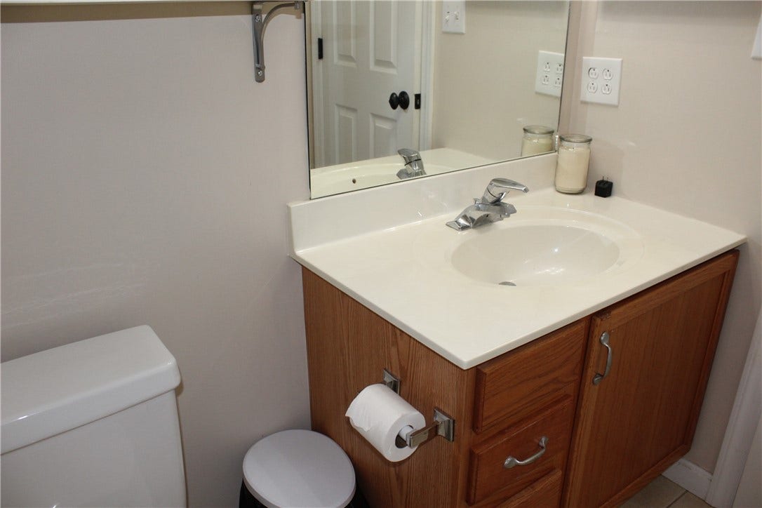 2011 Trail Side Ct, Jeannette, PA 15644