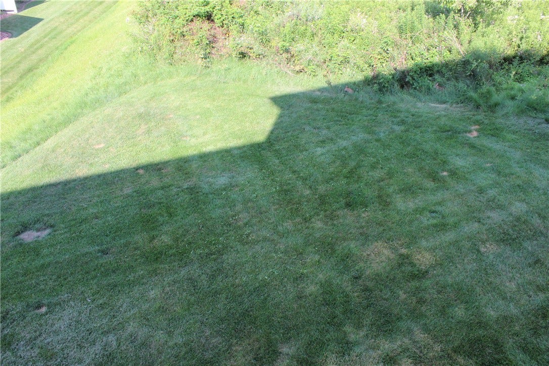 2011 Trail Side Ct, Jeannette, PA 15644