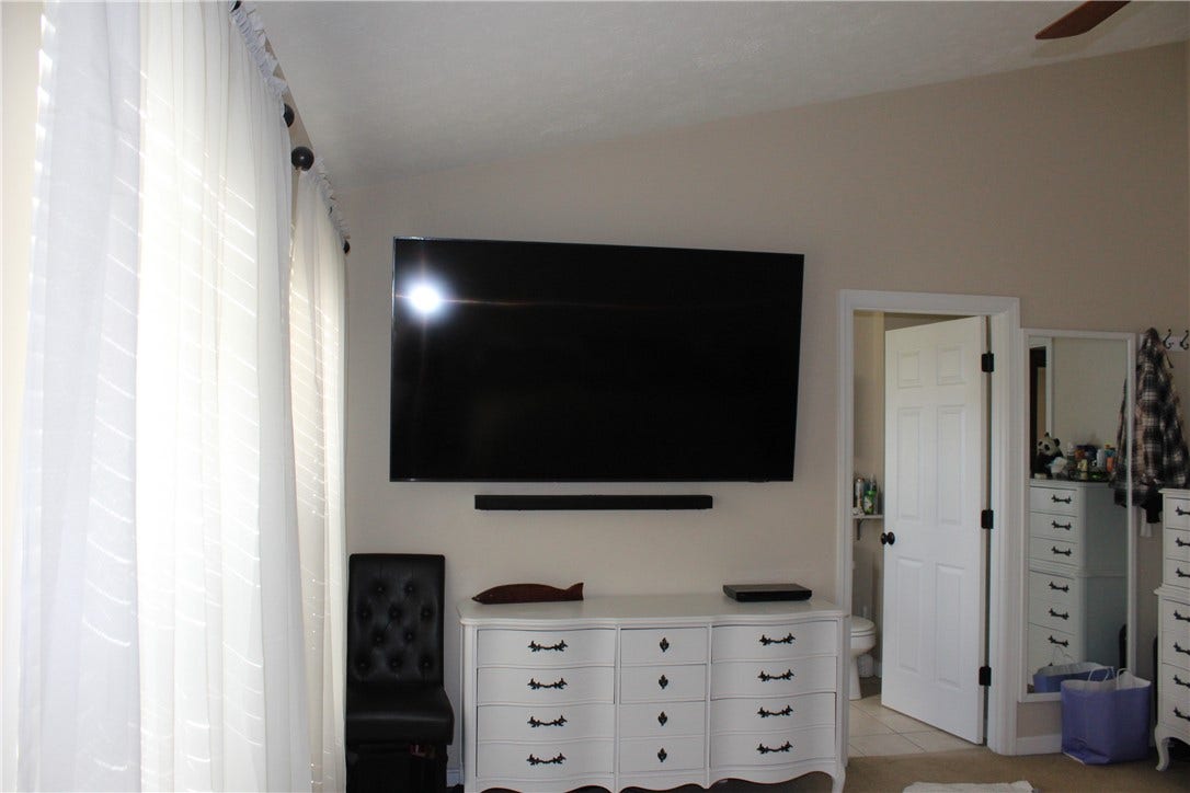 2011 Trail Side Ct, Jeannette, PA 15644