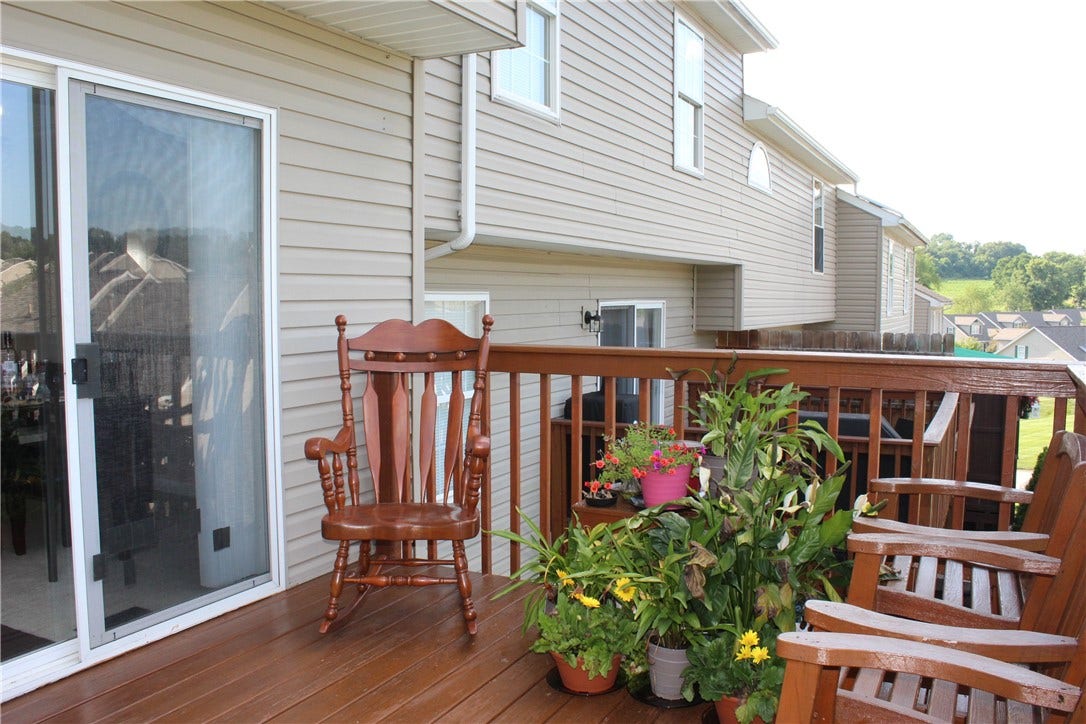 2011 Trail Side Ct, Jeannette, PA 15644
