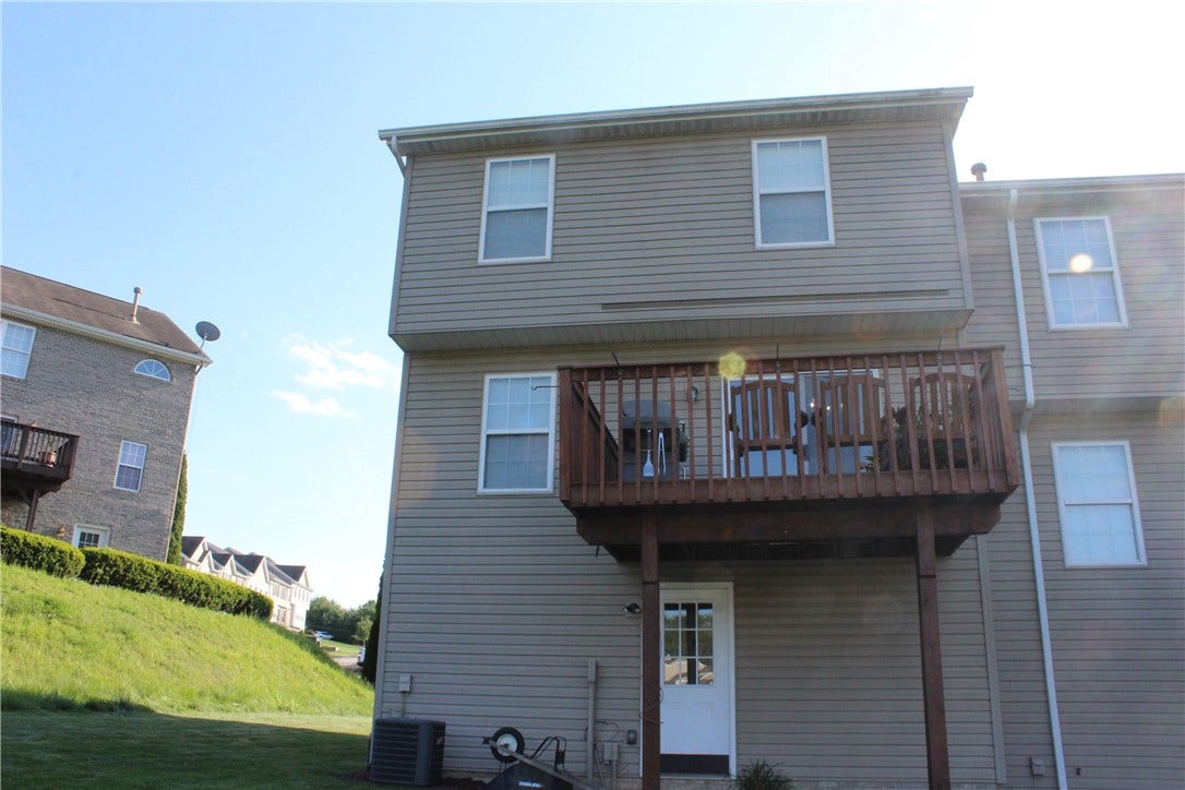 2011 Trail Side Ct, Jeannette, PA 15644