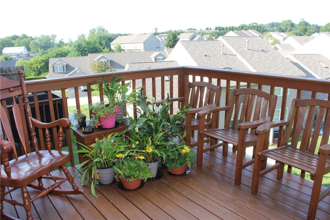 2011 Trail Side Ct, Jeannette, PA 15644