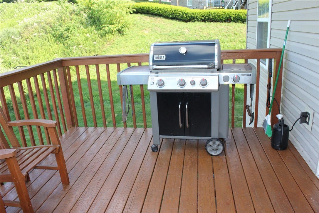 2011 Trail Side Ct, Jeannette, PA 15644