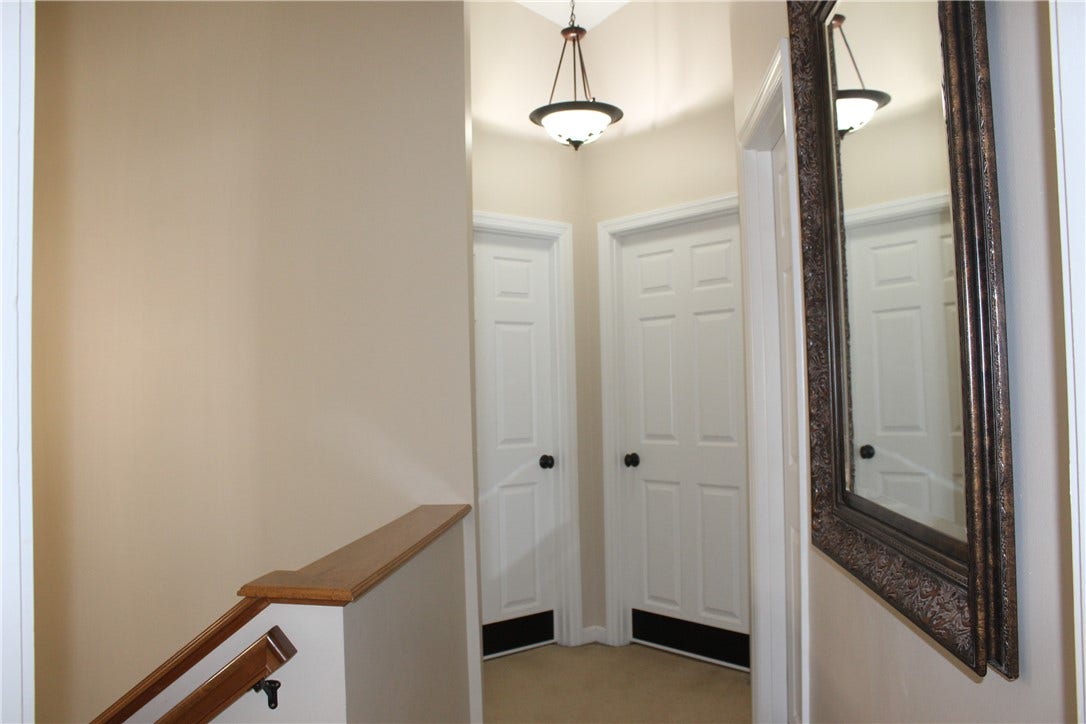 2011 Trail Side Ct, Jeannette, PA 15644