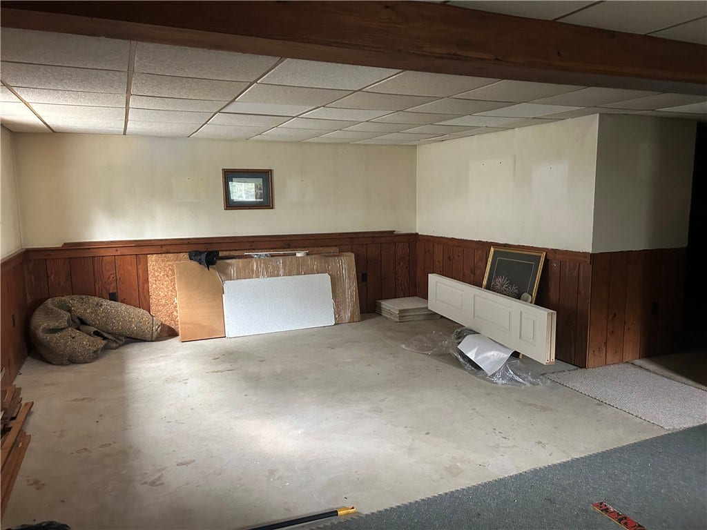 328 Adelaide Rd, Connellsville, PA 15425