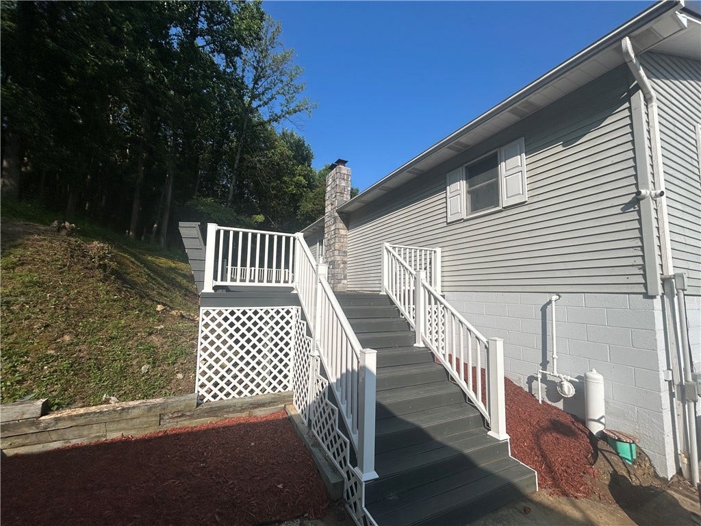 328 Adelaide Rd, Connellsville, PA 15425