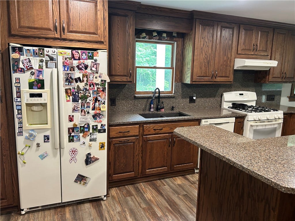 328 Adelaide Rd, Connellsville, PA 15425