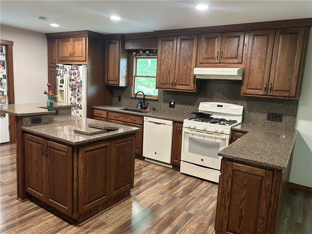328 Adelaide Rd, Connellsville, PA 15425