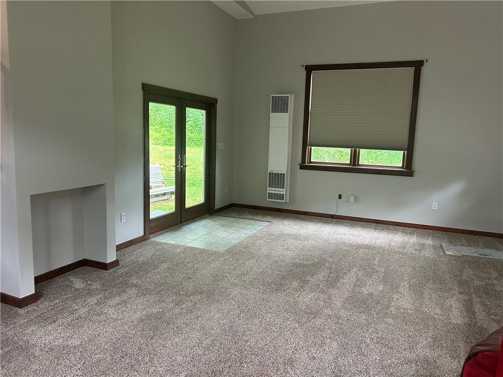328 Adelaide Rd, Connellsville, PA 15425