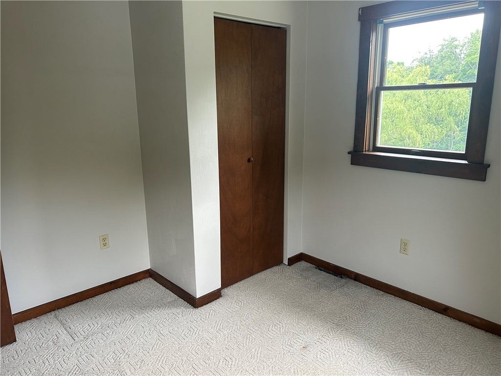 328 Adelaide Rd, Connellsville, PA 15425