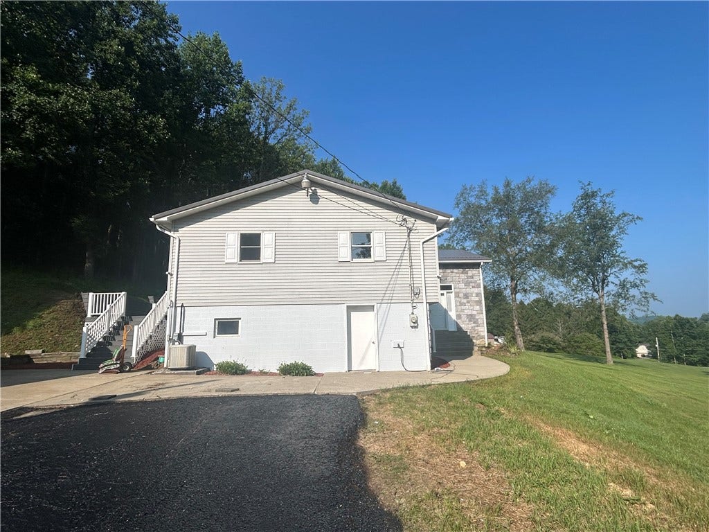 328 Adelaide Rd, Connellsville, PA 15425