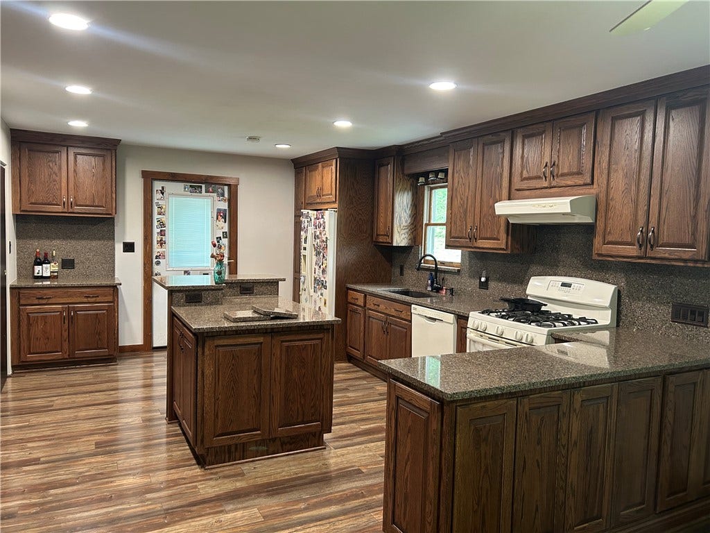 328 Adelaide Rd, Connellsville, PA 15425