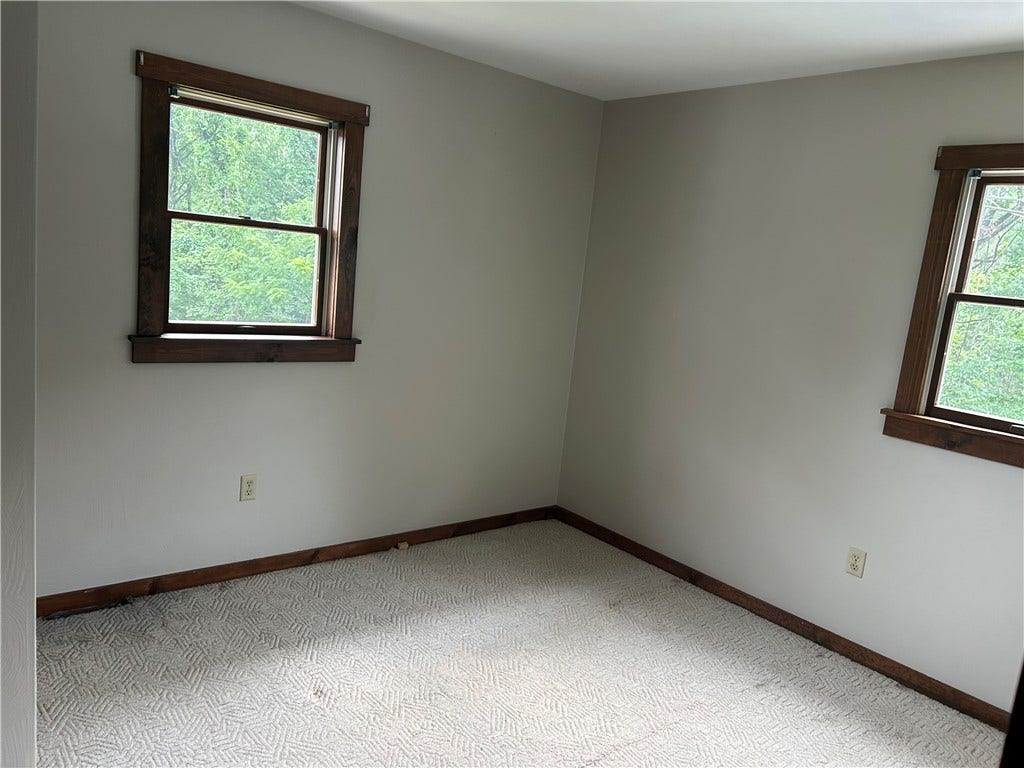 328 Adelaide Rd, Connellsville, PA 15425