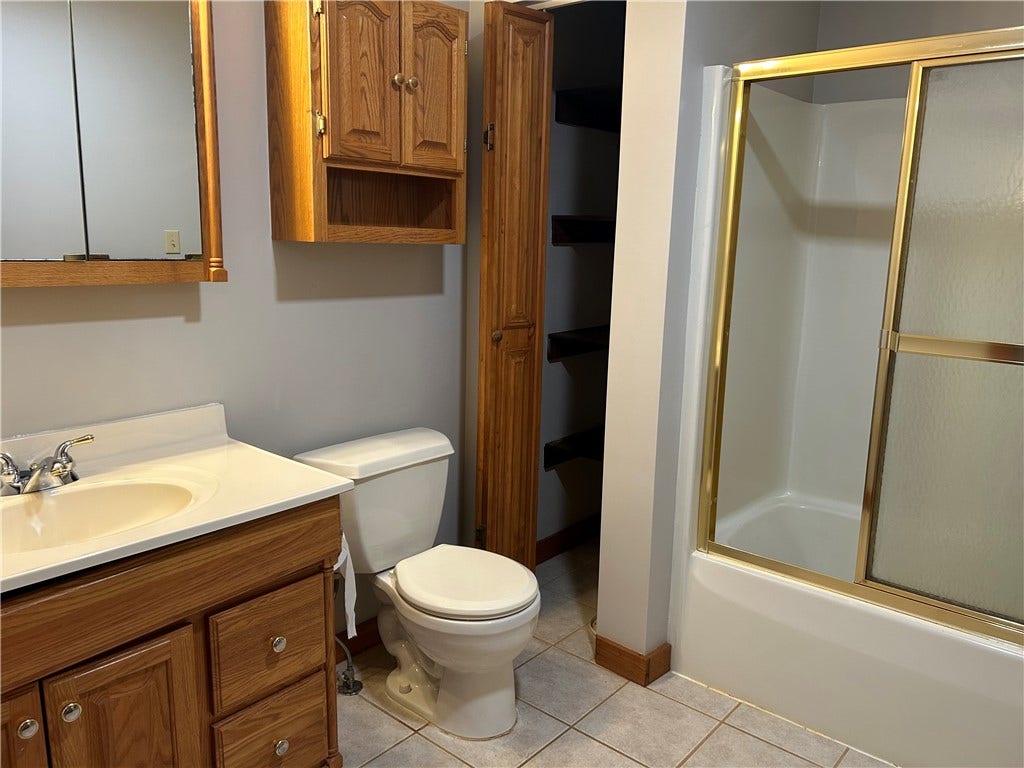 328 Adelaide Rd, Connellsville, PA 15425