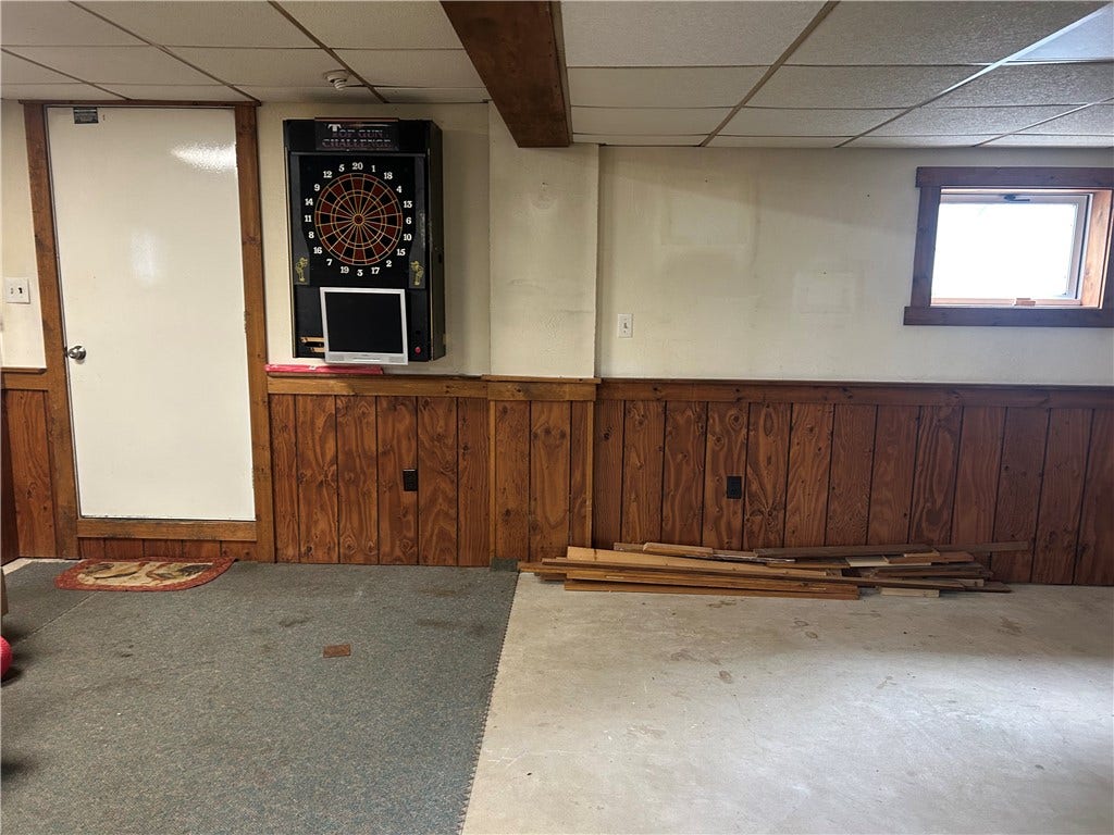 328 Adelaide Rd, Connellsville, PA 15425