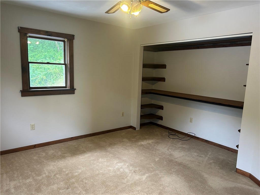 328 Adelaide Rd, Connellsville, PA 15425