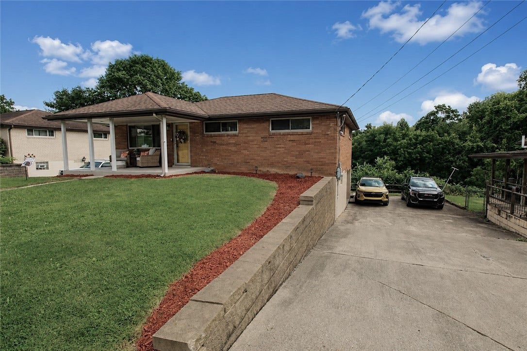 Intergral 1 car garage and parking for an additional 6 or more cars on this fantastic driveway!