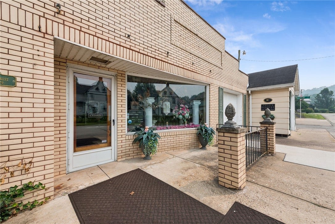 305-307 S 6TH ST, West Newton, PA 15089