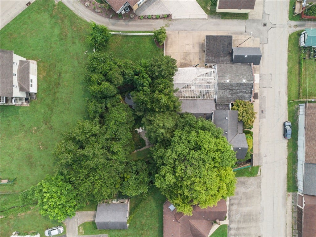 305-307 S 6TH ST, West Newton, PA 15089