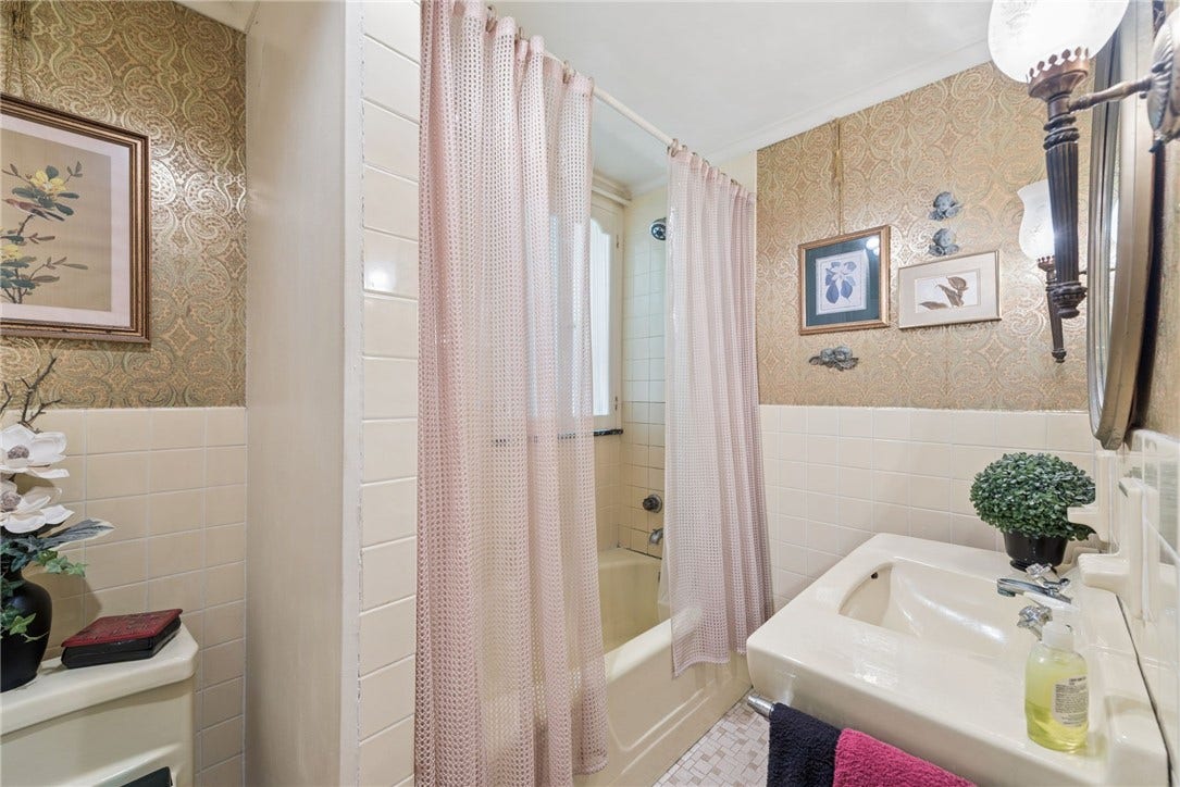 305-307 S 6TH ST, West Newton, PA 15089