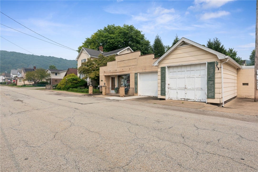 305-307 S 6TH ST, West Newton, PA 15089
