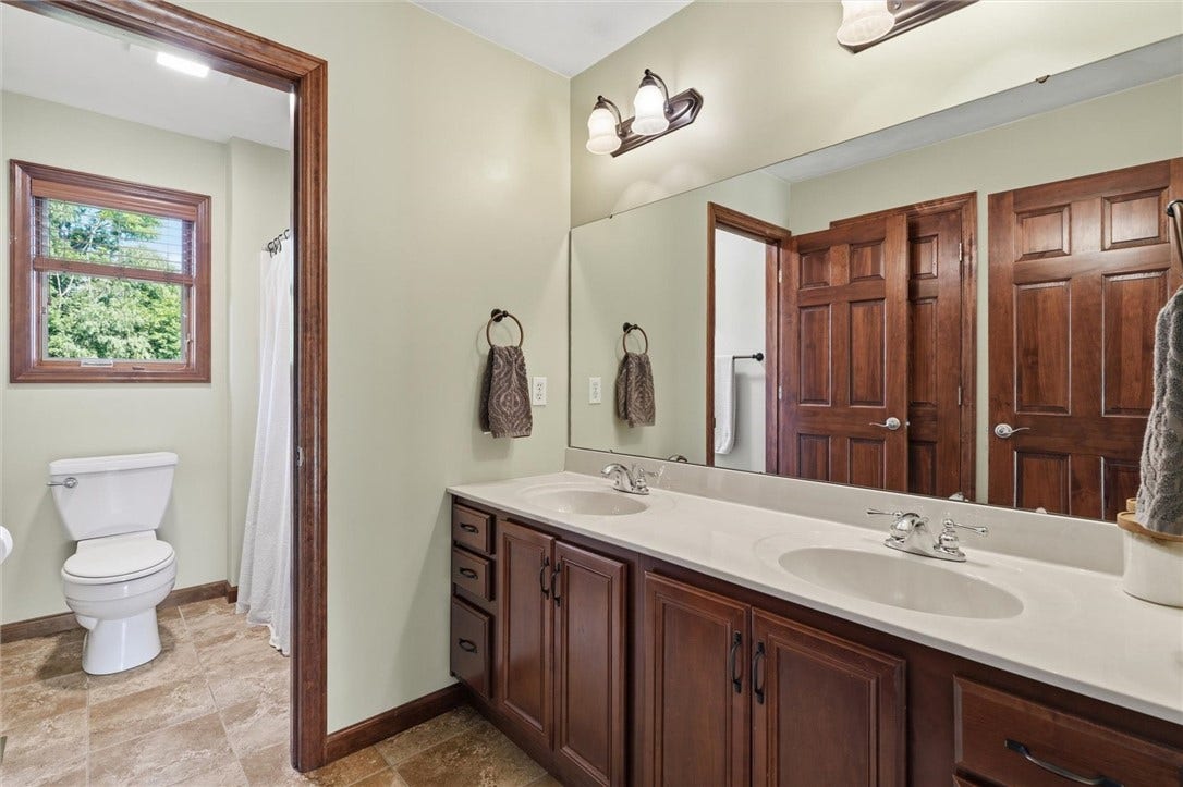 489 Lockport Drive, North Huntingdon, PA 15642