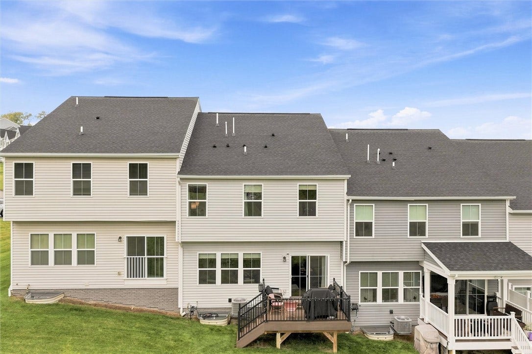 Move-in ready living at 1005 Wellington Ct.
