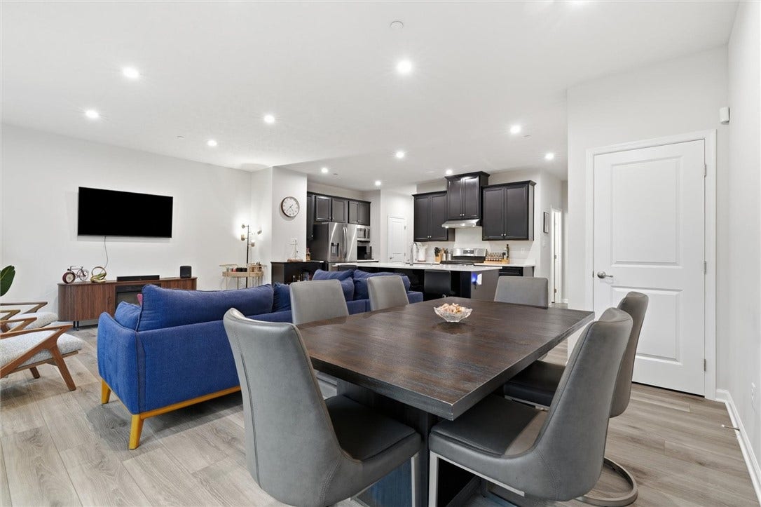 14'x9' Dining Room with access to Lower Level.