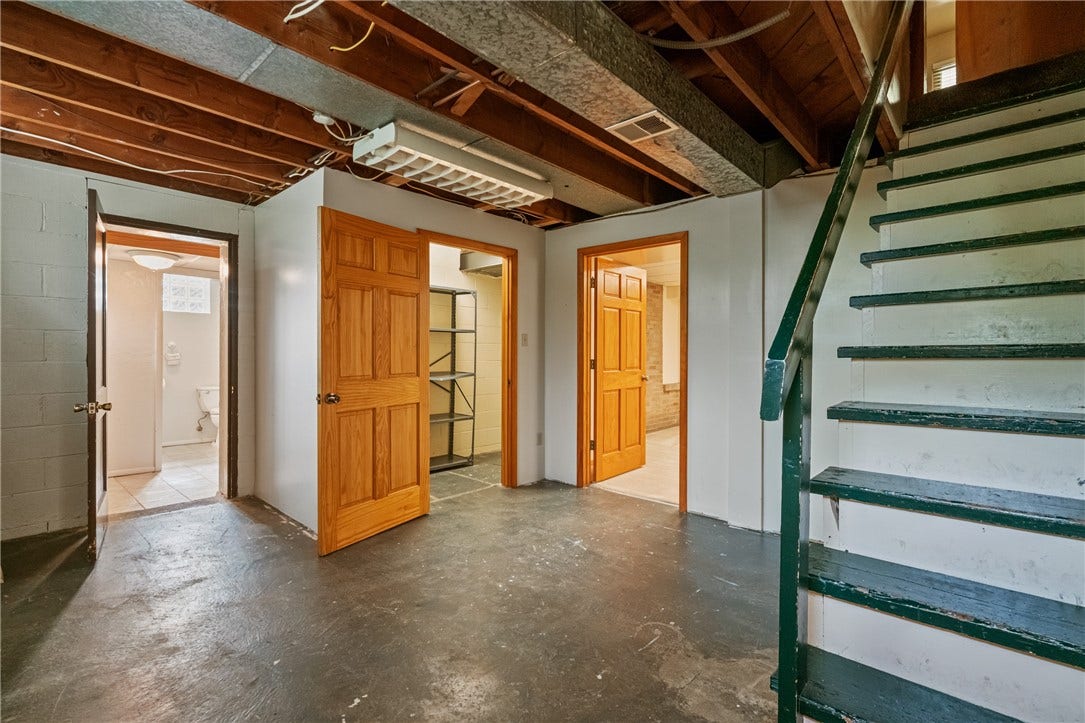 The steps from the upstairs hallway