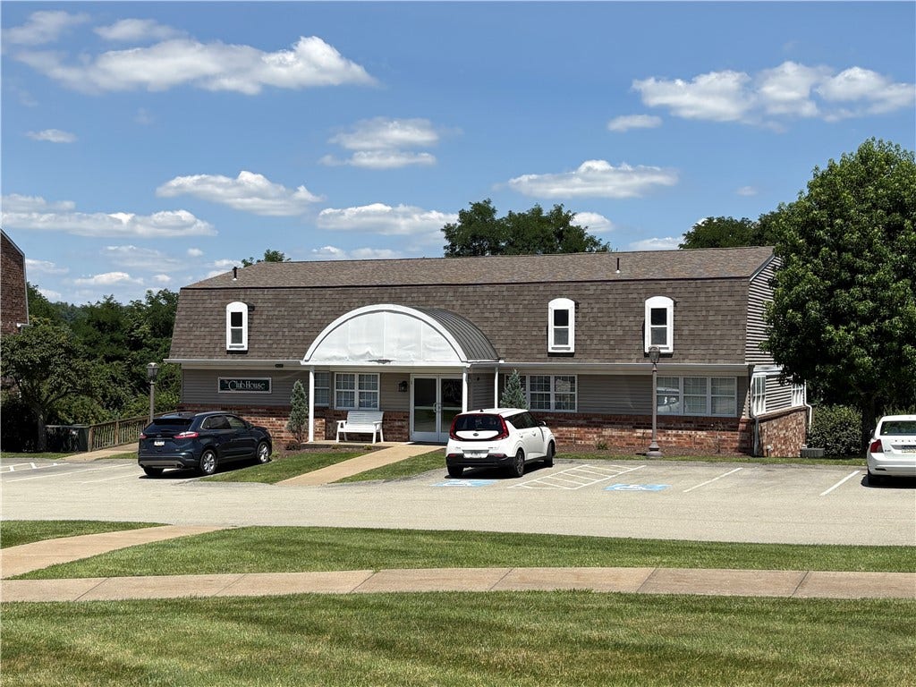 207 Clubhouse Dr, Washington, PA 15301
